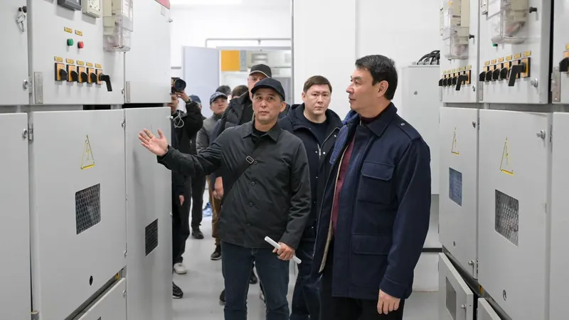 Аким Алматы ознакомился с финальным этапом строительства подстанции