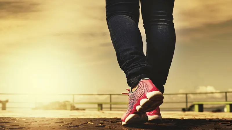 Ученые выяснили, как ходьба влияет на слух