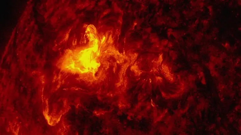 Еще одна мощная вспышка произошла на Солнце: ученые предупредили о воздействии на Землю