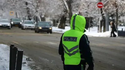 полицейский на дороге в Алматы, фото - Новости Zakon.kz от 05.11.2025 09:04