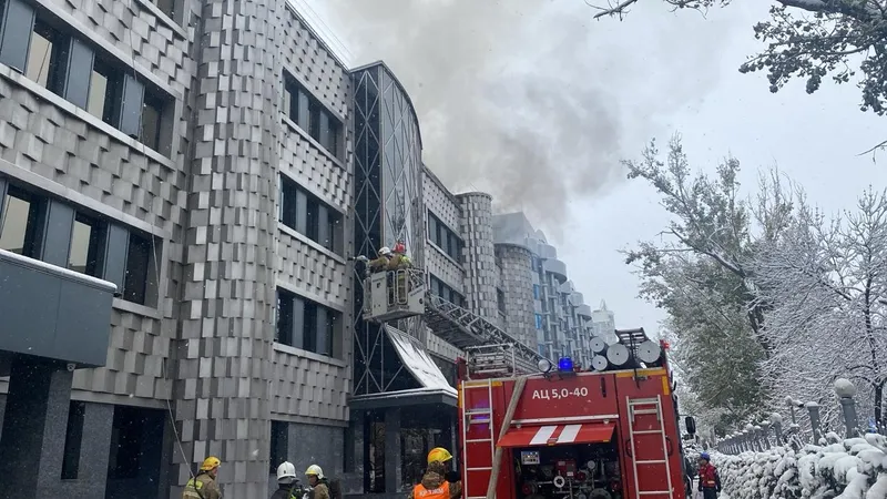 Пожар в Алматы, фото - Новости Zakon.kz от 05.11.2025 12:10