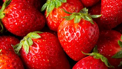 как правильно мыть клубнику, фото - Новости Zakon.kz от 06.11.2025 00:10