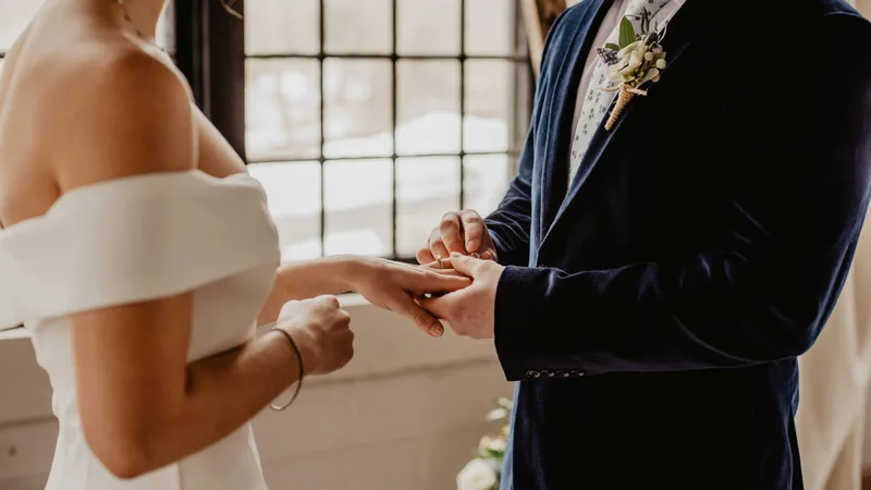 Астрологи перечислили знаки зодиака, которым противопоказан брак по расчету