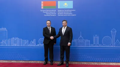 премьер-министр Беларуси Александр Турчин, премьер-министр РК Олжас Бектенов, фото - Новости Zakon.kz от 05.11.2025 12:57