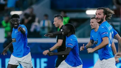 Футбол, спортсмены, поле, фото - Новости Zakon.kz от 06.11.2025 02:59