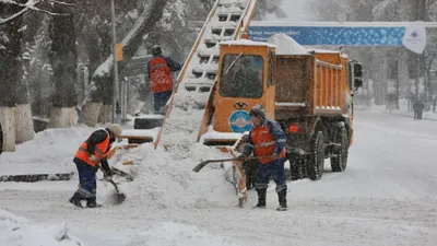 Уборка снега, снегоуборочная техника, снегоуборочная машина, снегоуборочные машины, коммунальные службы, коммунальная служба, работники коммунальной службы, сурет - Zakon.kz жаңалық 11.03.2026 09:04