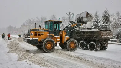 Уборка снега, снегоуборочная техника, снегоуборочная машина, снегоуборочные машины, коммунальные службы, коммунальная служба, работники коммунальной службы, фото - Новости Zakon.kz от 15.12.2025 16:15
