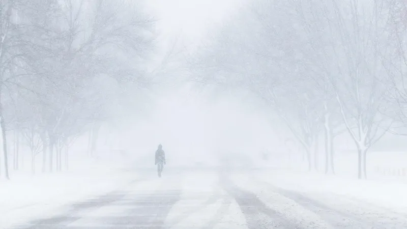 Метель, туман, гололед: в Астане, Алматы и 15 областях объявили штормовое предупреждение