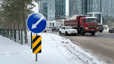 Уборка снега, снегоуборочная техника, снегоуборочная машина, снегоуборочные машины, коммунальные службы, коммунальная служба, работники коммунальной службы, сурет - Zakon.kz жаңалық 02.01.2026 14:33