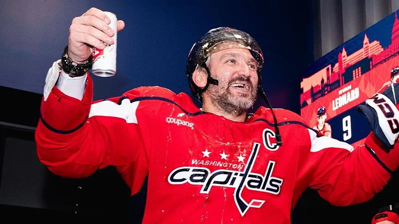 Голкипер "Сент-Луиса" пытался в трусах спрятать 900-ю шайбу Овечкина