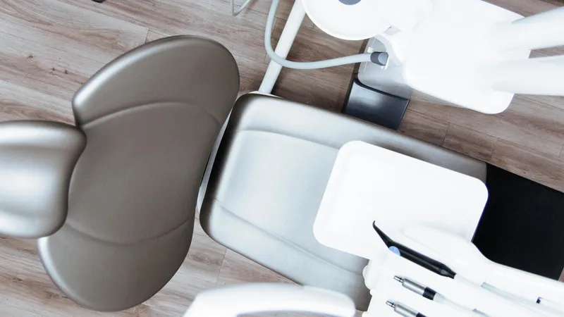 "Врач сказал вызвать рвоту": казахстанка проглотила инструмент во время лечения зуба