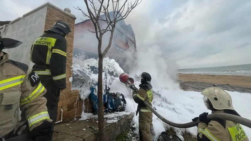 Вертолет с пассажирами упал на частный дом в Дагестане
