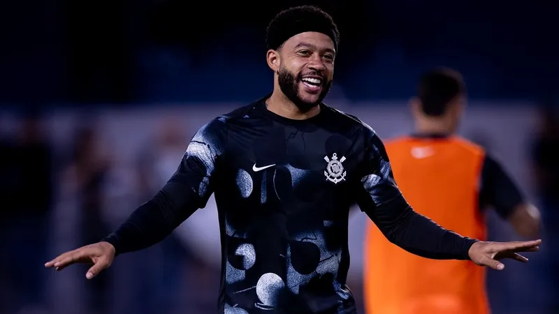 Голландской звезде футбола поставили условие – сменить люкс-отель на дом