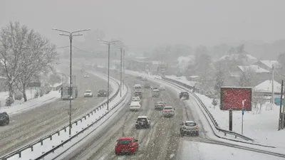 Машина, машины, авто, автомобиль, автомобили, дорога, дороги, транспортное движение, дорожное движение, дорожный трафик, фото - Новости Zakon.kz от 30.12.2025 16:53