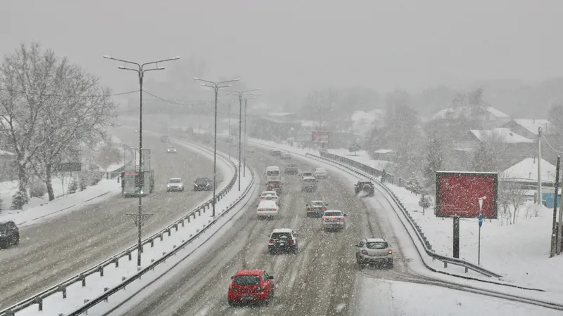 Праздничная непогода на дорогах Казахстана: водителям дали срочные рекомендации