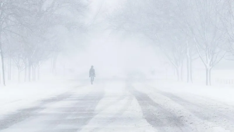 Метель, туман, дождь и гололед: какие области РК затронуло штормовое предупреждение