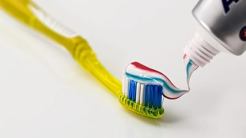 Какую ошибку часто допускают люди при чистке зубов