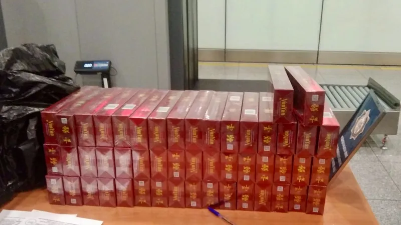 Более 1200 пачек табачных изделий нашли в багаже пассажира рейса Пекин – Астана