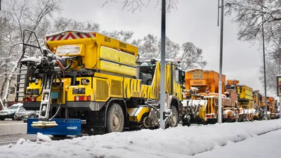 Уборка снега, снегоуборочная техника, снегоуборочная машина, снегоуборочные машины, коммунальные службы, коммунальная служба, работники коммунальной службы, сурет - Zakon.kz жаңалық 10.12.2025 09:22