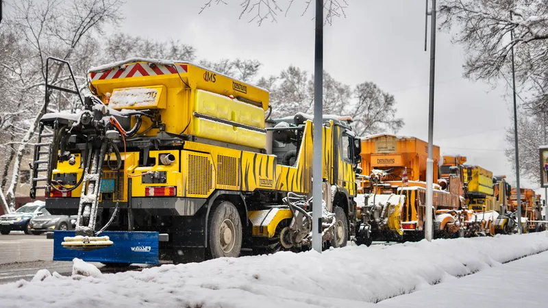 Алматыда қалың қарға байланысты коммуналдық қызмет күшейтілген режимге көшті