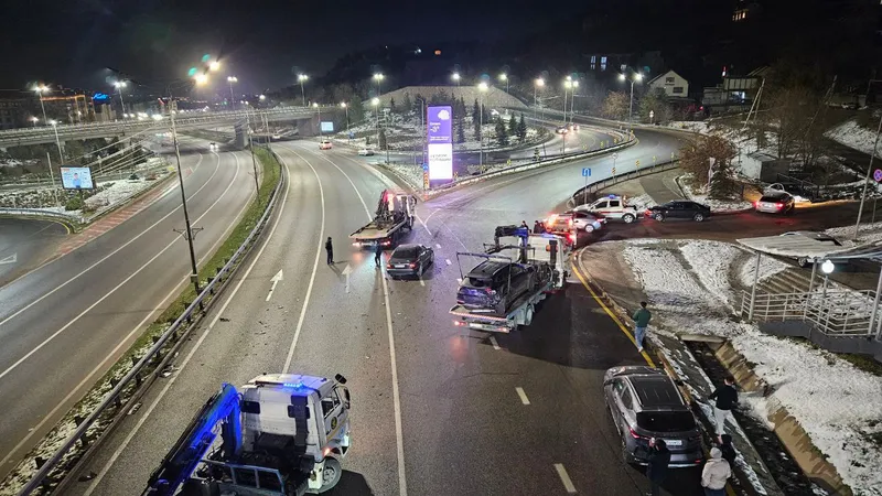 Пять автомобилей преградили проезжую часть: в Алматы произошло массовое ДТП