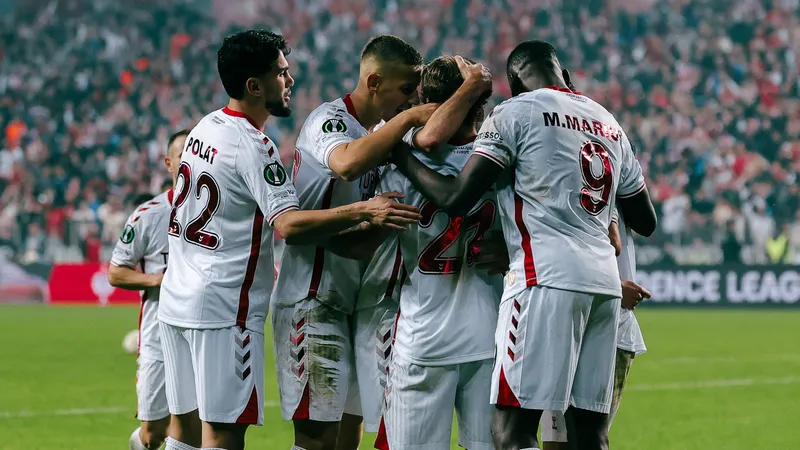 Турецкий "Самсунспор" сенсационно возглавил таблицу Лиги конференций УЕФА