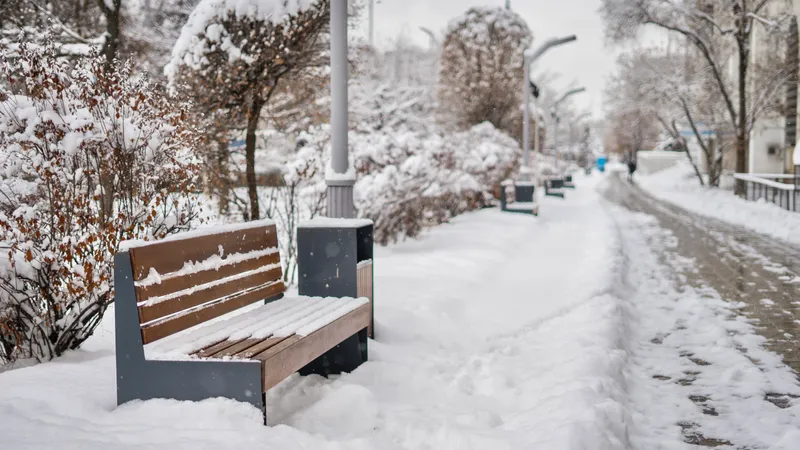 Снегопад и резкое похолодание до -22: какая погода ждет Астану, Алматы и Шымкент