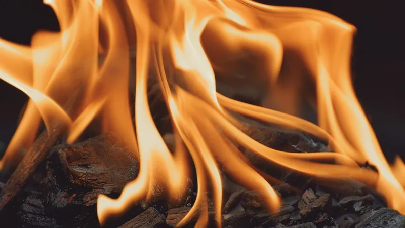 6 человек погибли при пожаре на складе духов в Турции