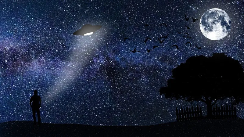 Ученый выдвинул сенсационную гипотезу о тайной базе инопланетян на Луне