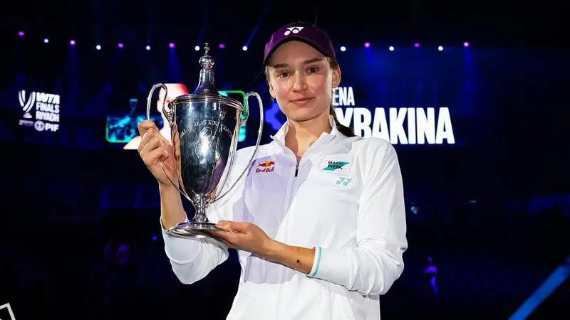 Рыбакина демонстративно отказалась фотографироваться с директором WTA из-за своего тренера Стефано Вукова