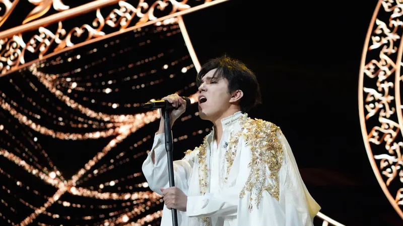 Мама Димаша Кудайбергена поделилась сильным видео с концерта сына, от которого мурашки