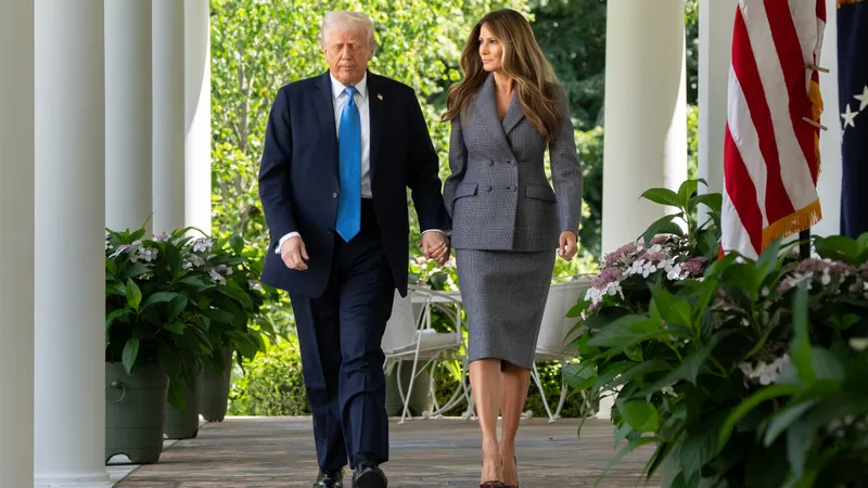 Вслед за мужем Мелания Трамп стала лауреатом премии в США