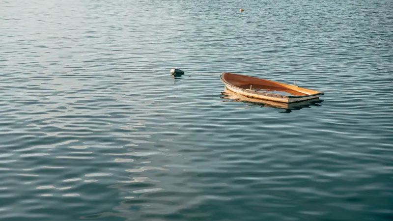 Лодка с сотнями мигрантов перевернулась у берегов Малайзии