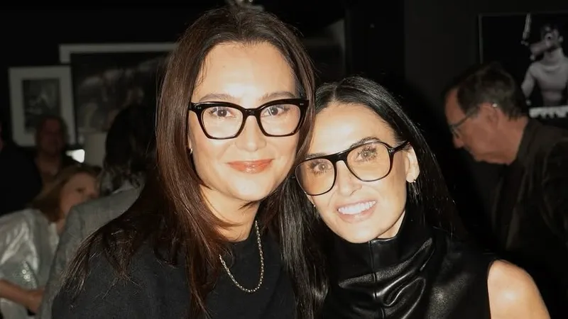 Две жены Брюса Уиллиса провели мероприятие в его честь