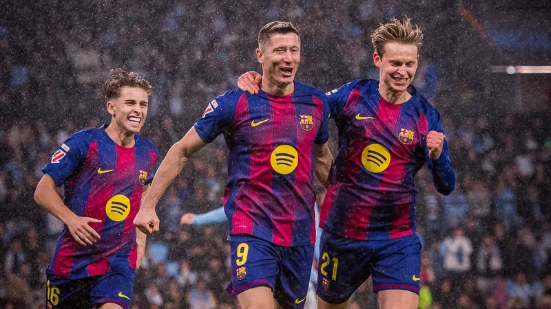 Хет-трик Левандовски и гол Ямаля принесли важную победу "Барселоне" в Ла Лиге