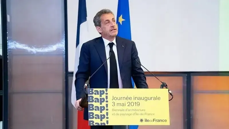 Николя Саркози покинул парижскую тюрьму Санте