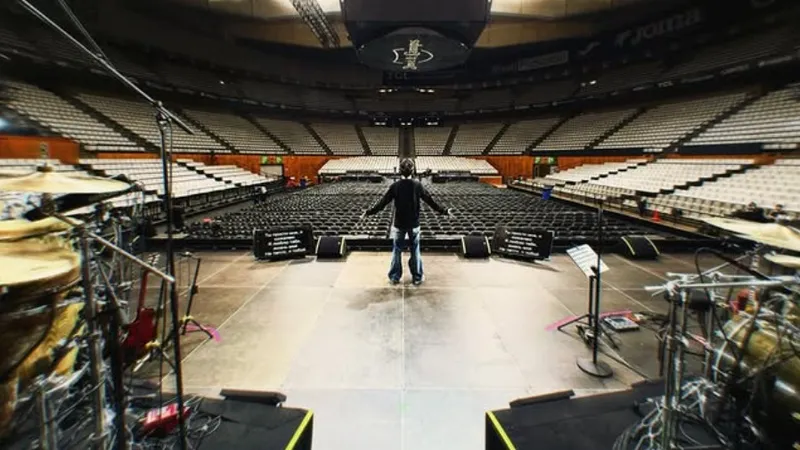 Димаш показал, как отдохнул после сольного концерта в Испании