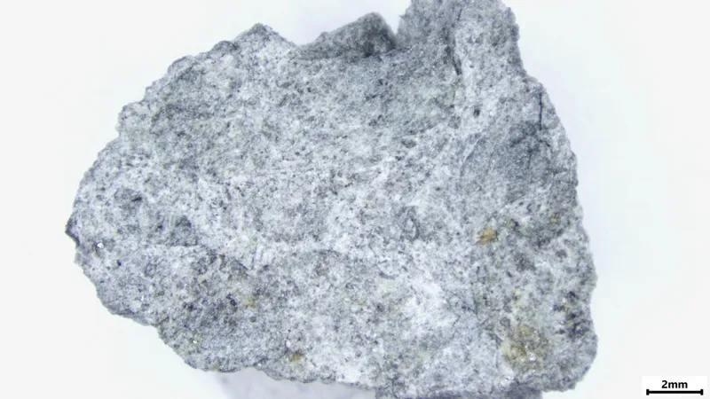 остатки метеорита, пролетевшего над Москвой, фото - Новости Zakon.kz от 11.11.2025 13:13