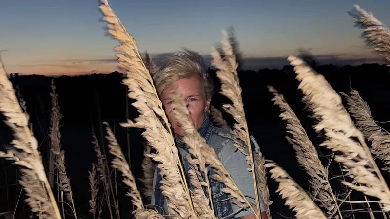 "До слез": трехмесячный малыш покорил сцену вместе с Дианой Арбениной в Алматы