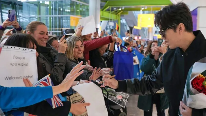 Толпа фанатов в аэропорту и интервью на CNN: Димаш в Лондоне