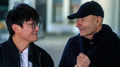 певец Alex Lim, композитор Игорь Крутой, фото - Новости Zakon.kz от 11.11.2025 14:51