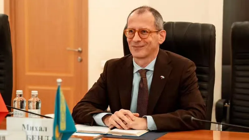 Дипломат из Польши ведет соцсети на казахском языке