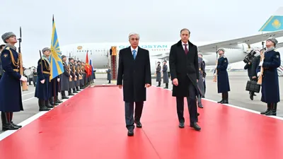 Токаев в аэропорту, Москва, фото - Новости Zakon.kz от 11.11.2025 17:45