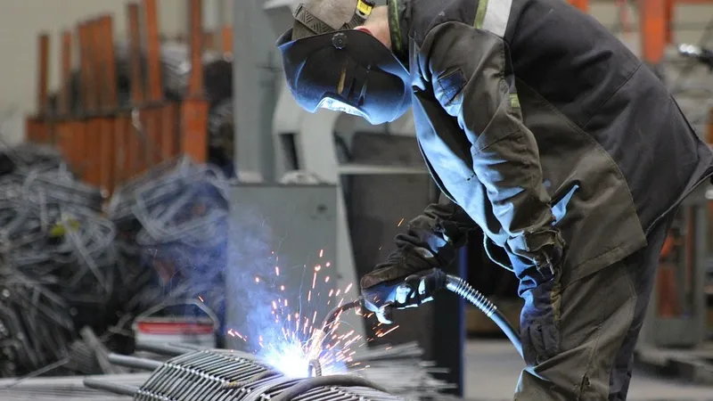 Токаев подчеркнул огромный вклад людей рабочих профессий в экономическое развитие