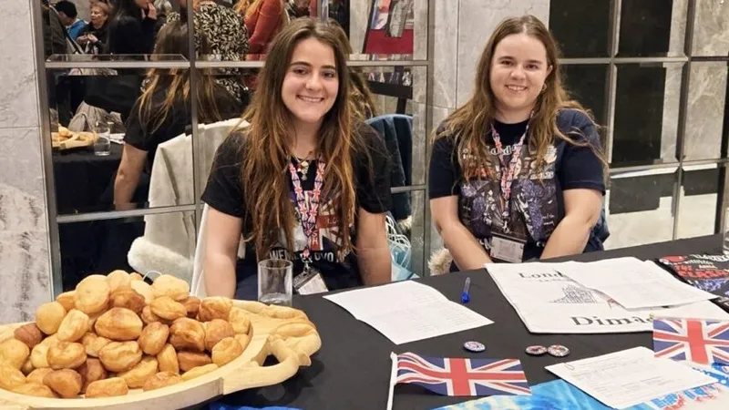 Фанаты Димаша устроили вечеринку в Лондоне