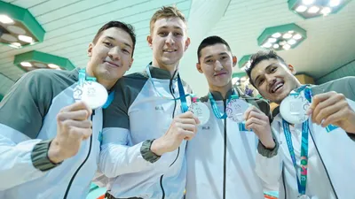 казахстанские пловцы стали вторыми на Исламиаде, фото - Новости Zakon.kz от 13.11.2025 01:10