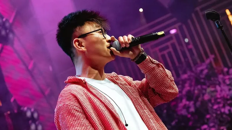 "Ты кто вообще?": Сергей Лазарев высказался о новом "протеже" из Казахстана Игоря Крутого