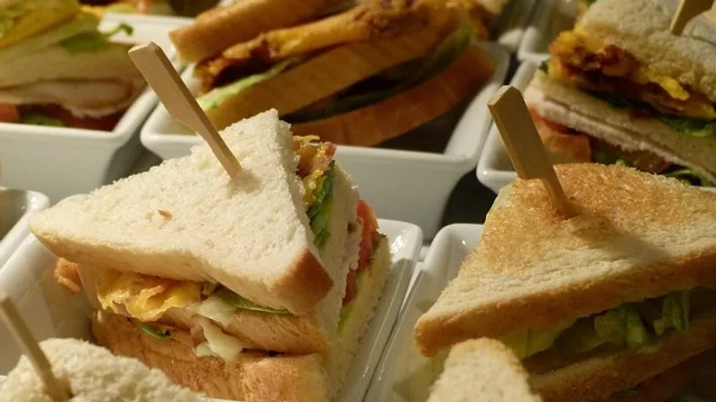 Перемена с последствиями: школьники массово отравились фастфудом в Жамбылской области