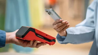 Подключился к единому QR, фото - Новости Zakon.kz от 13.11.2025 13:56