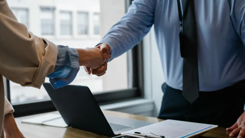 Казахстанец "похоронил" живую мать ради денег